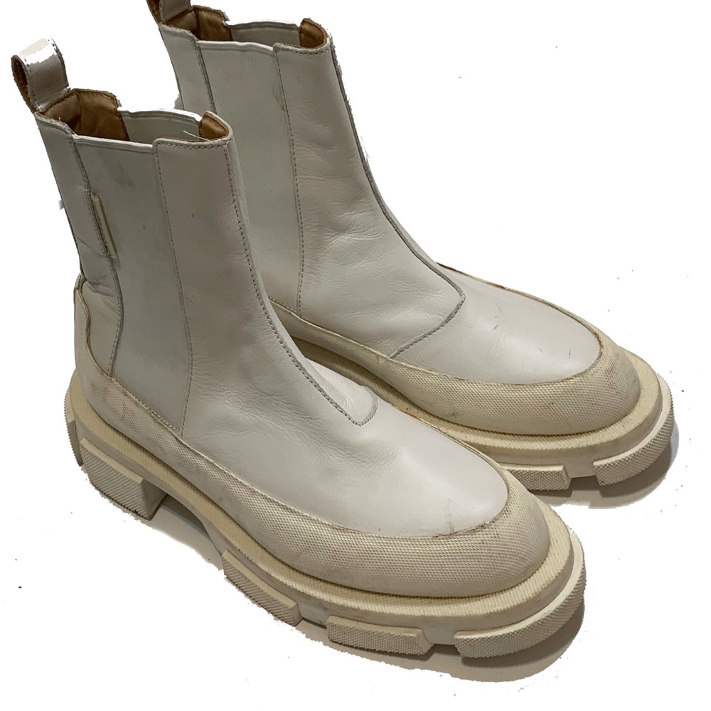 both chelsea white Boots